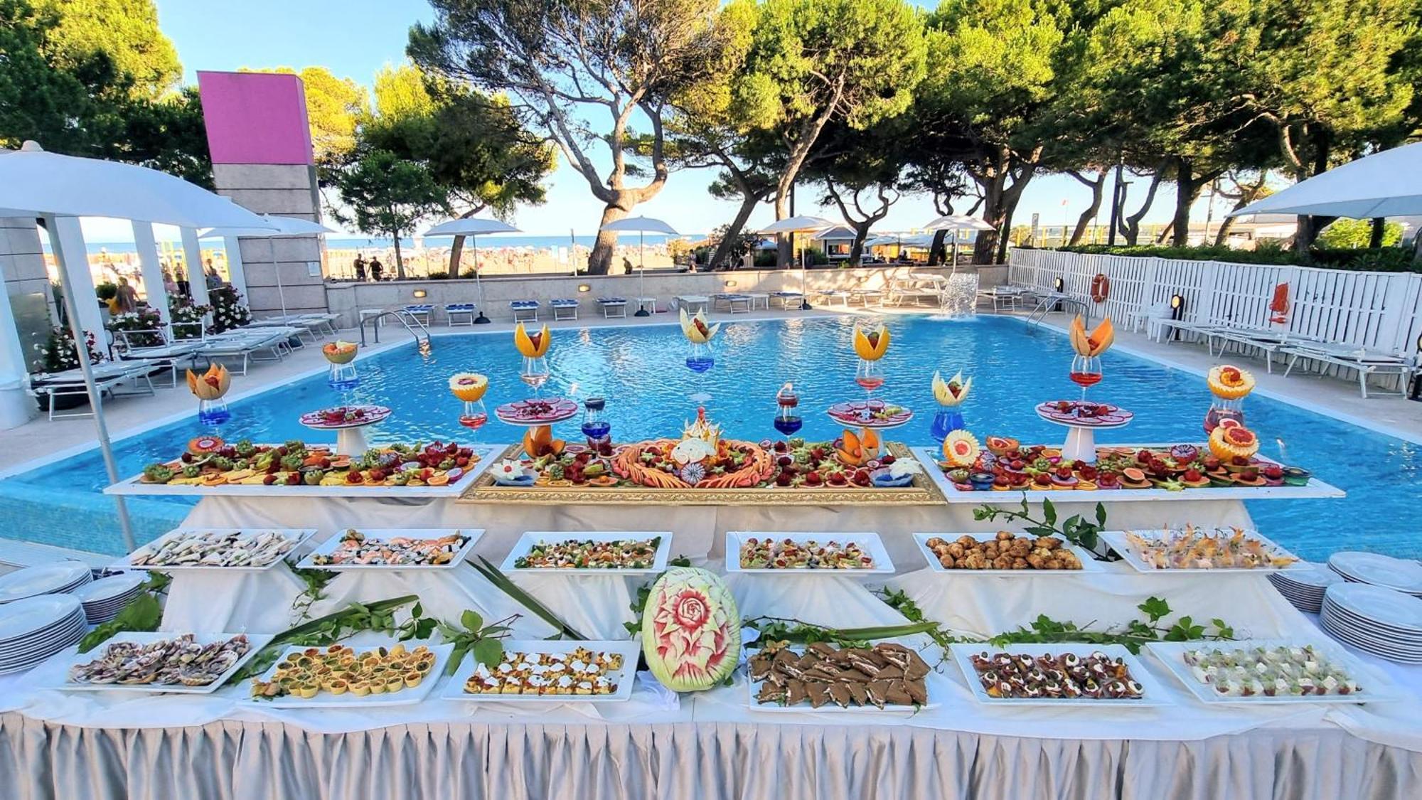 Hotel Bristol Lignano Sabbiadoro Bagian luar foto