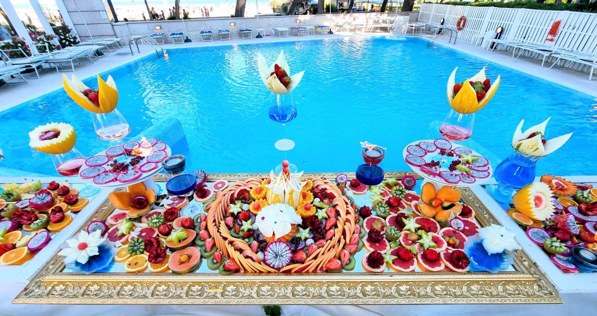 Hotel Bristol Lignano Sabbiadoro Bagian luar foto