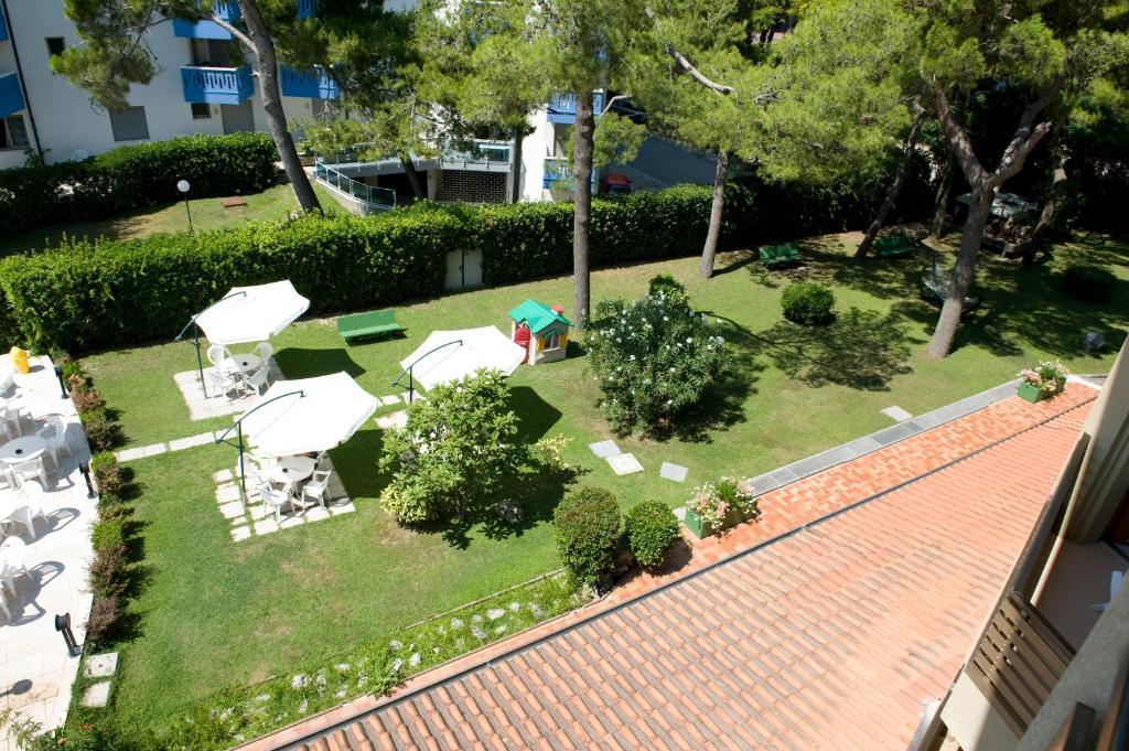 Hotel Bristol Lignano Sabbiadoro Bagian luar foto