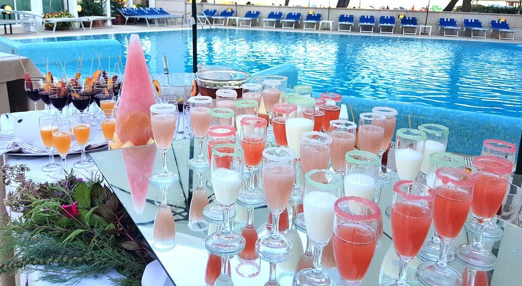 Hotel Bristol Lignano Sabbiadoro Bagian luar foto