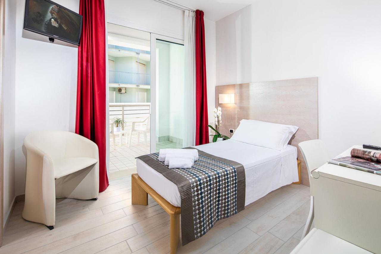 Hotel Bristol Lignano Sabbiadoro Ruang foto